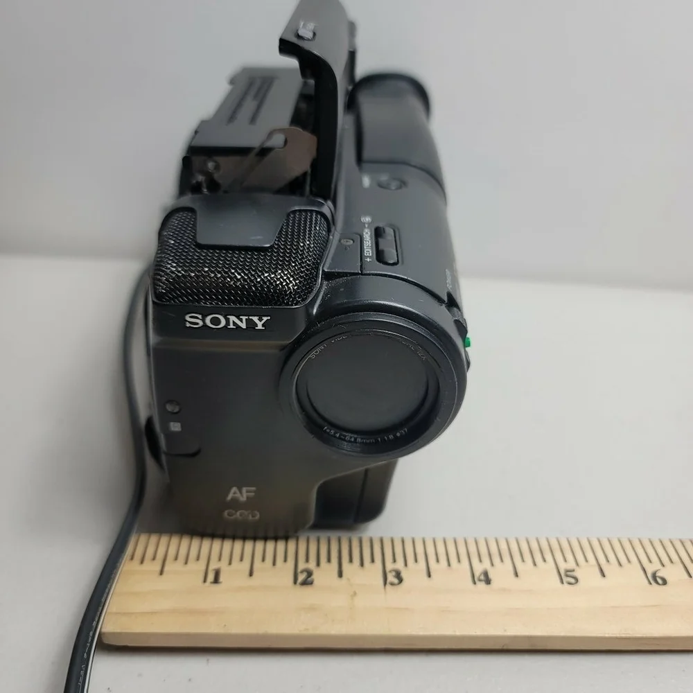 Sony Video Hi-8 Handycam CCD-TR400 Camcorder As Is NO work selling just for part